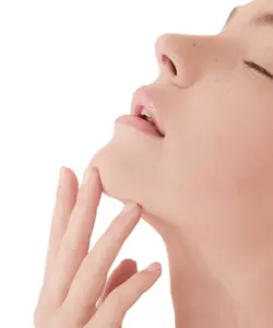 墊下巴|許哲豪皮膚科